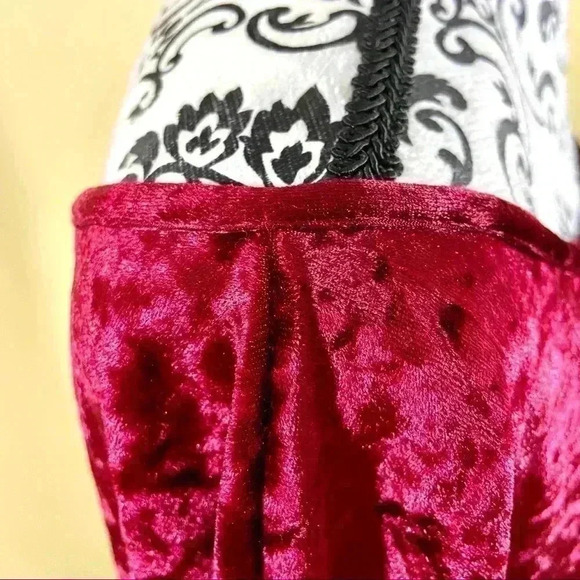 NWT Oh La La Cheri Off The-Shoulder Red Velvet Victorian Cropped Blouse Size M - Picture 10 of 14